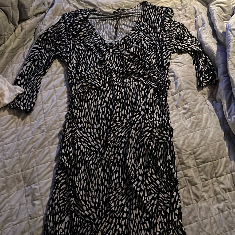 Woman dress. L/XL. Elbow and knee length. Hides the side rolls&stays slim . :-)
